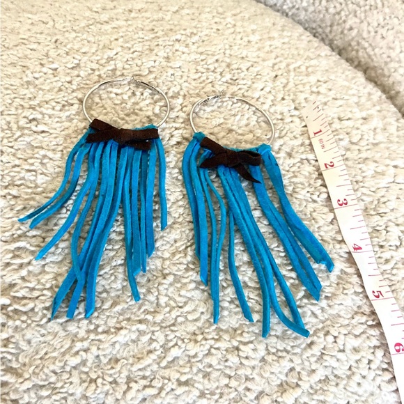 Bright turquoise blue suede cord necklace and earring set. - Picture 7 of 7